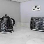 2 Bedroom -Beautiful And Stylish Ensuite Condo With Parking