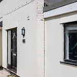 2 Bedroom -Beautiful And Stylish Ensuite Condo With Parking
