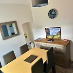 Stylish & Modern 2 Bedroom City Centre Norwich Home