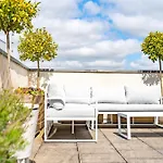 Swift Host - Sleeps Up To 6 - Panoramic Views - City Centre - Parking