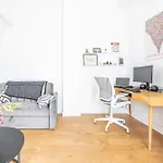 Swift Host - Sleeps Up To 6 - Panoramic Views - City Centre - Parking
