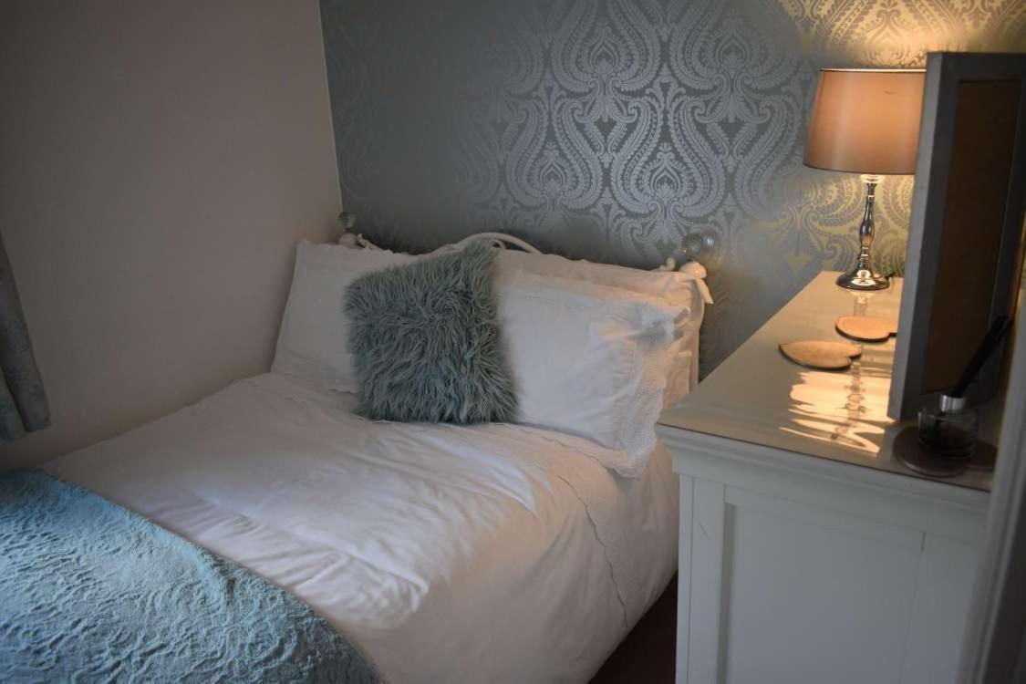 Apartment Stylish 2 Bed Apartment, Parking, Great Location