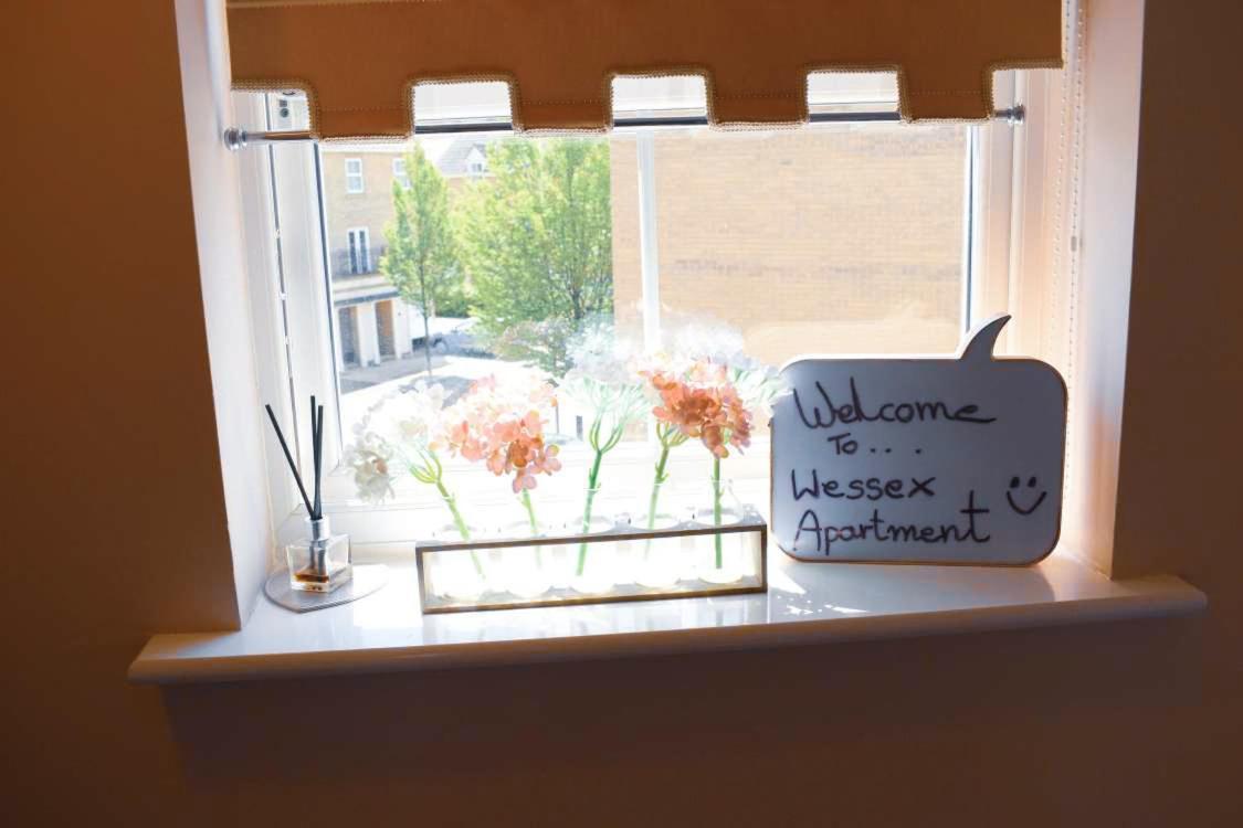 Stylish 2 Bed Apartment, Parking, Great Location *