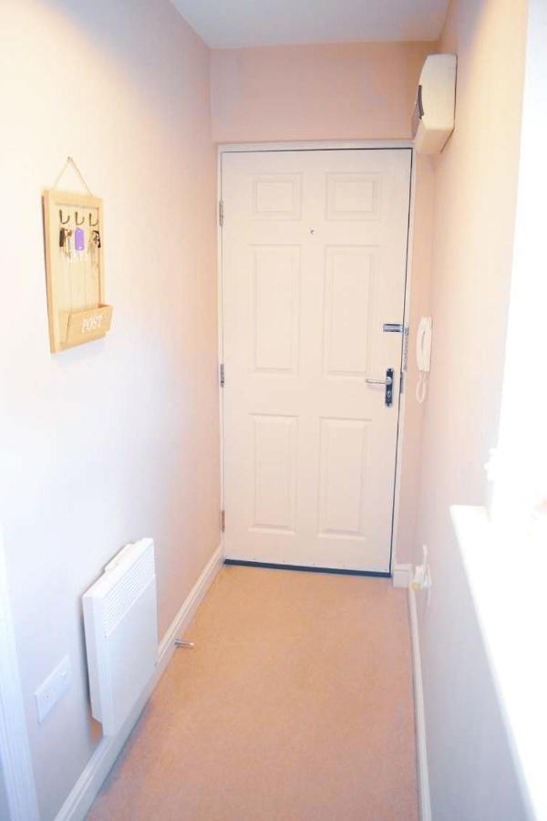 Stylish 2 Bed Apartment, Parking, Great Location *