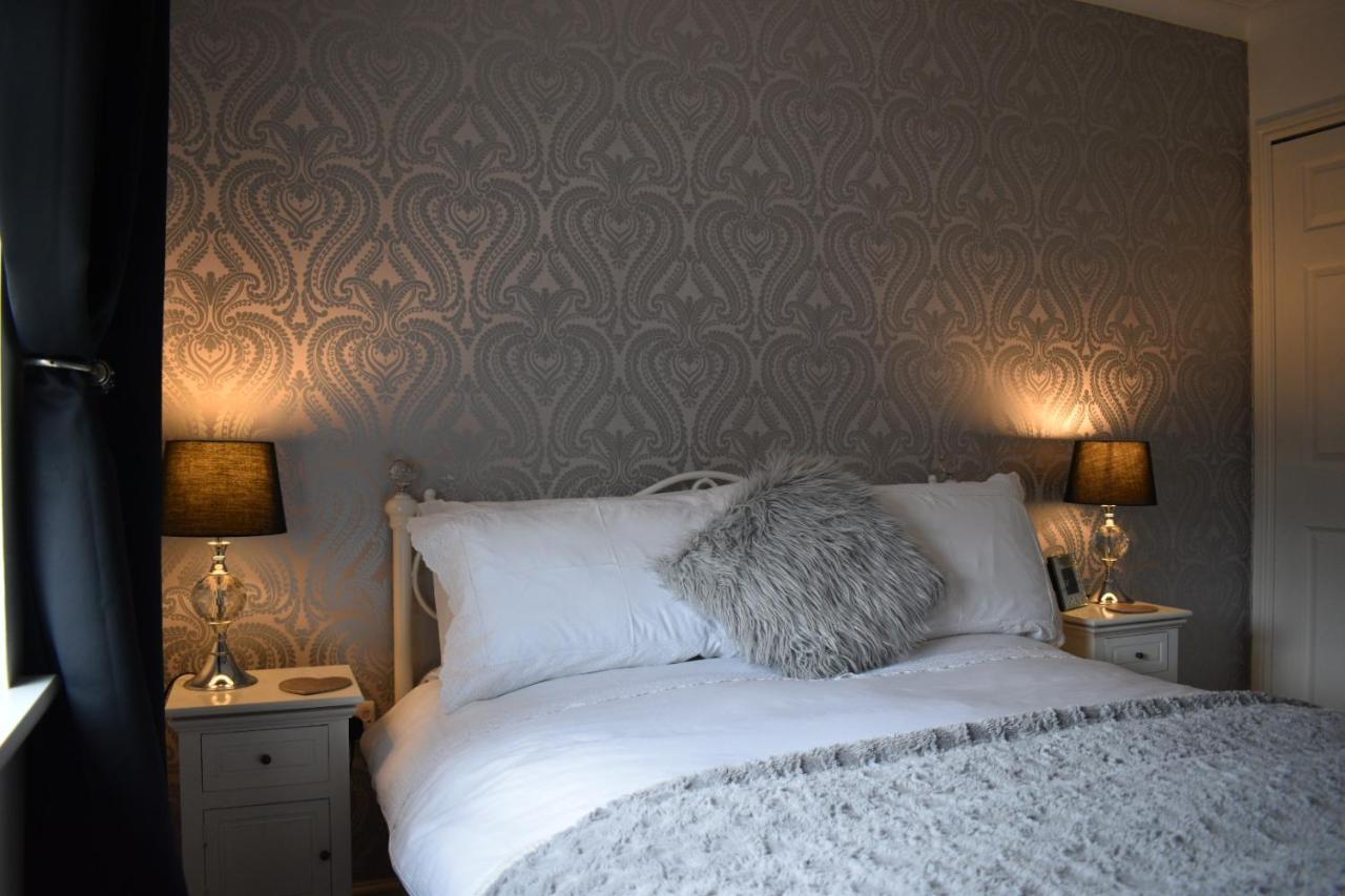 Apartment Stylish 2 Bed Apartment, Parking, Great Location