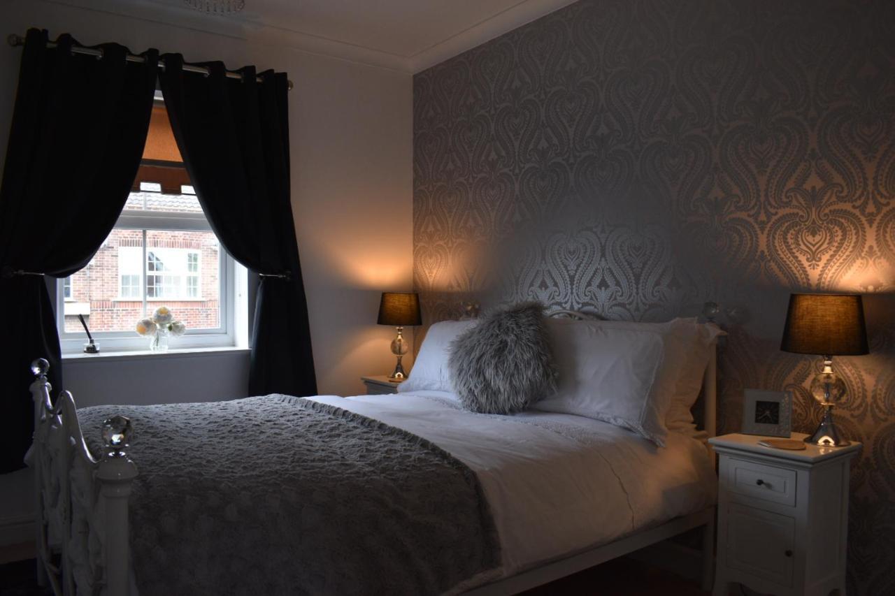 Stylish 2 Bed Apartment, Parking, Great Location Apartment