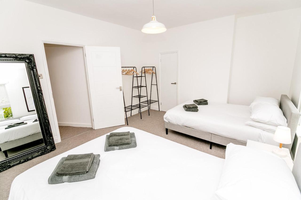 New House, Great Location - With Parking Holiday home
