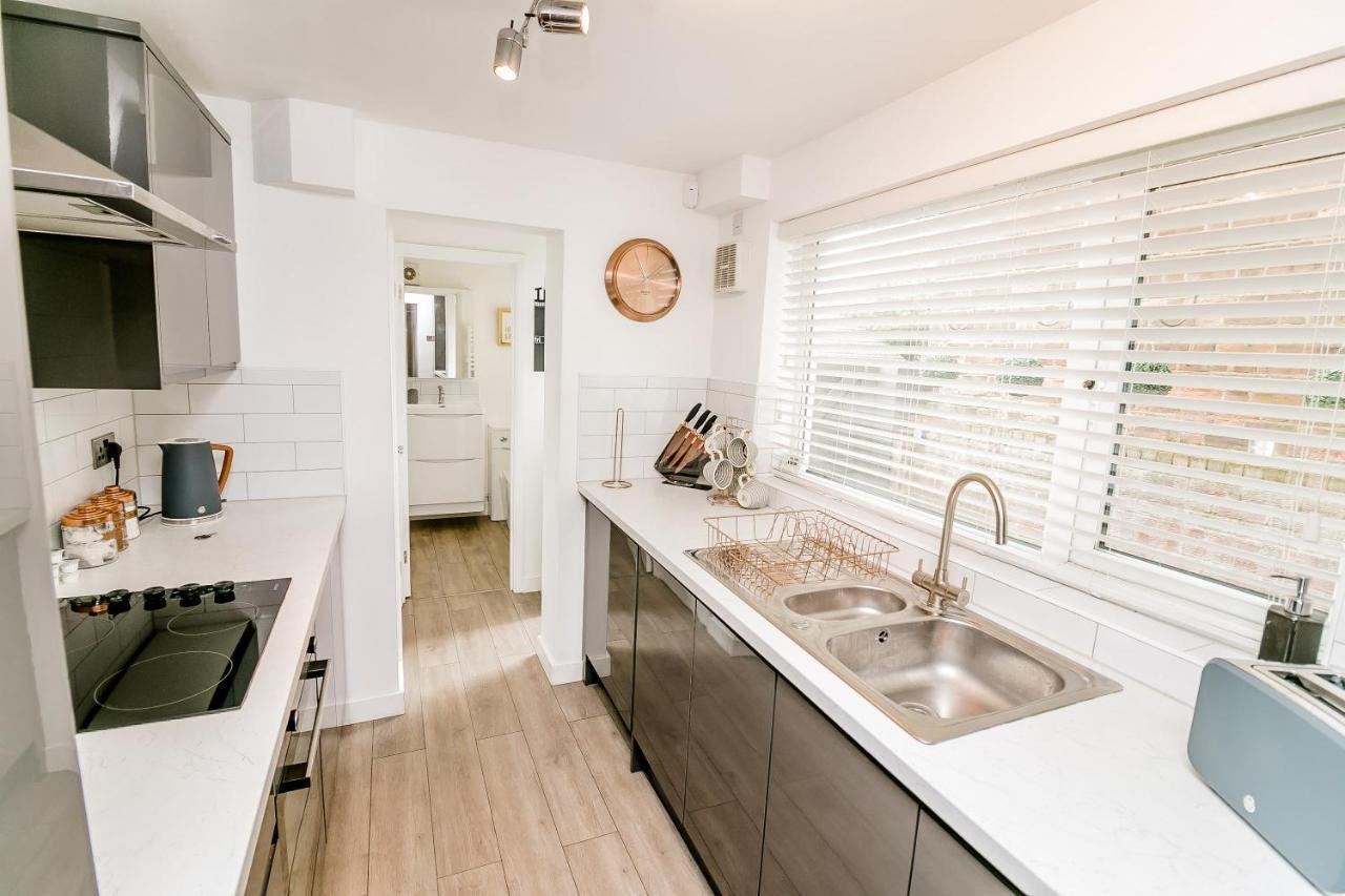 New House, Great Location - With Parking Holiday home
