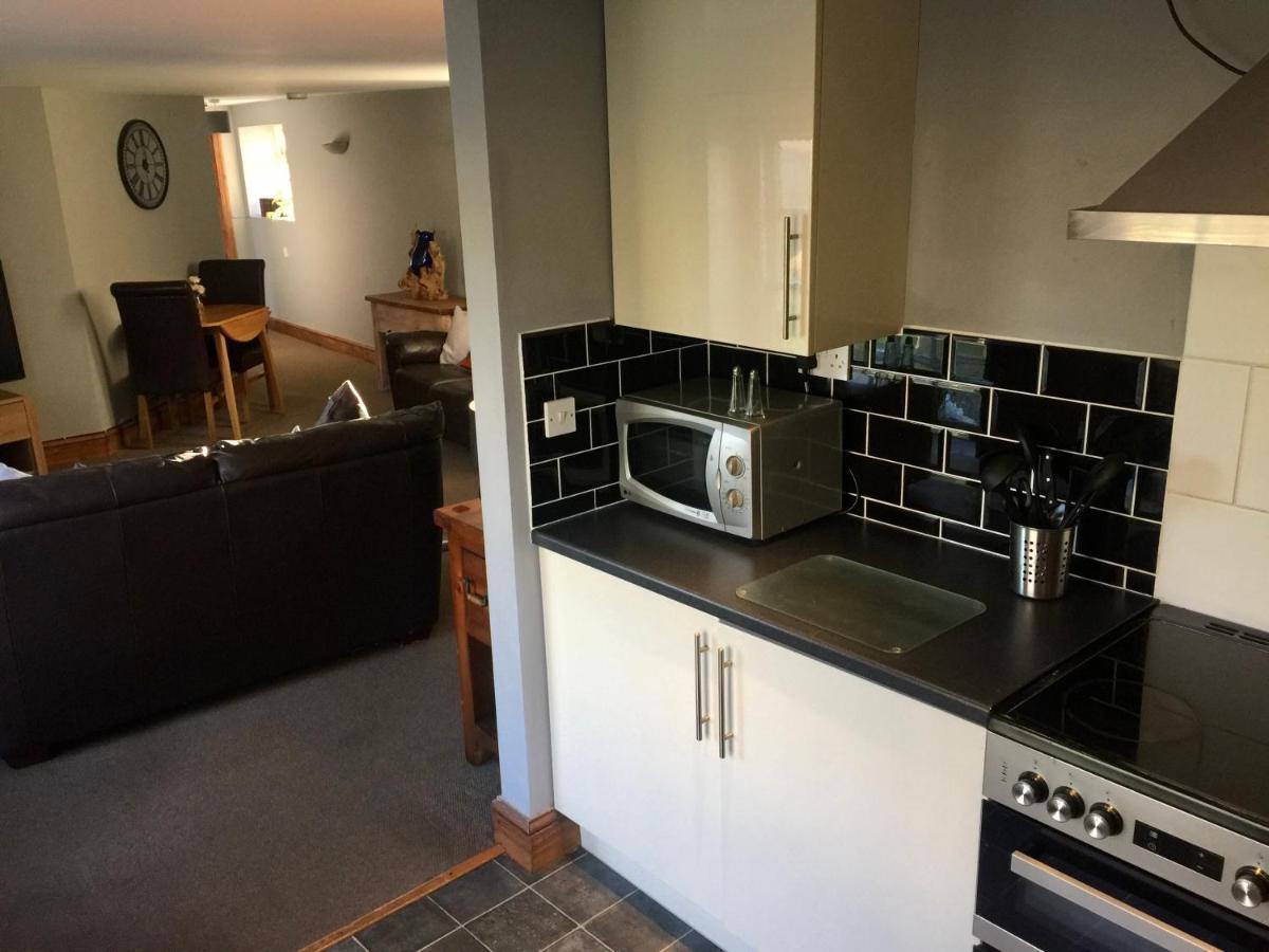 Apartment Stylish Historic - Sleeps 3 & Parking *