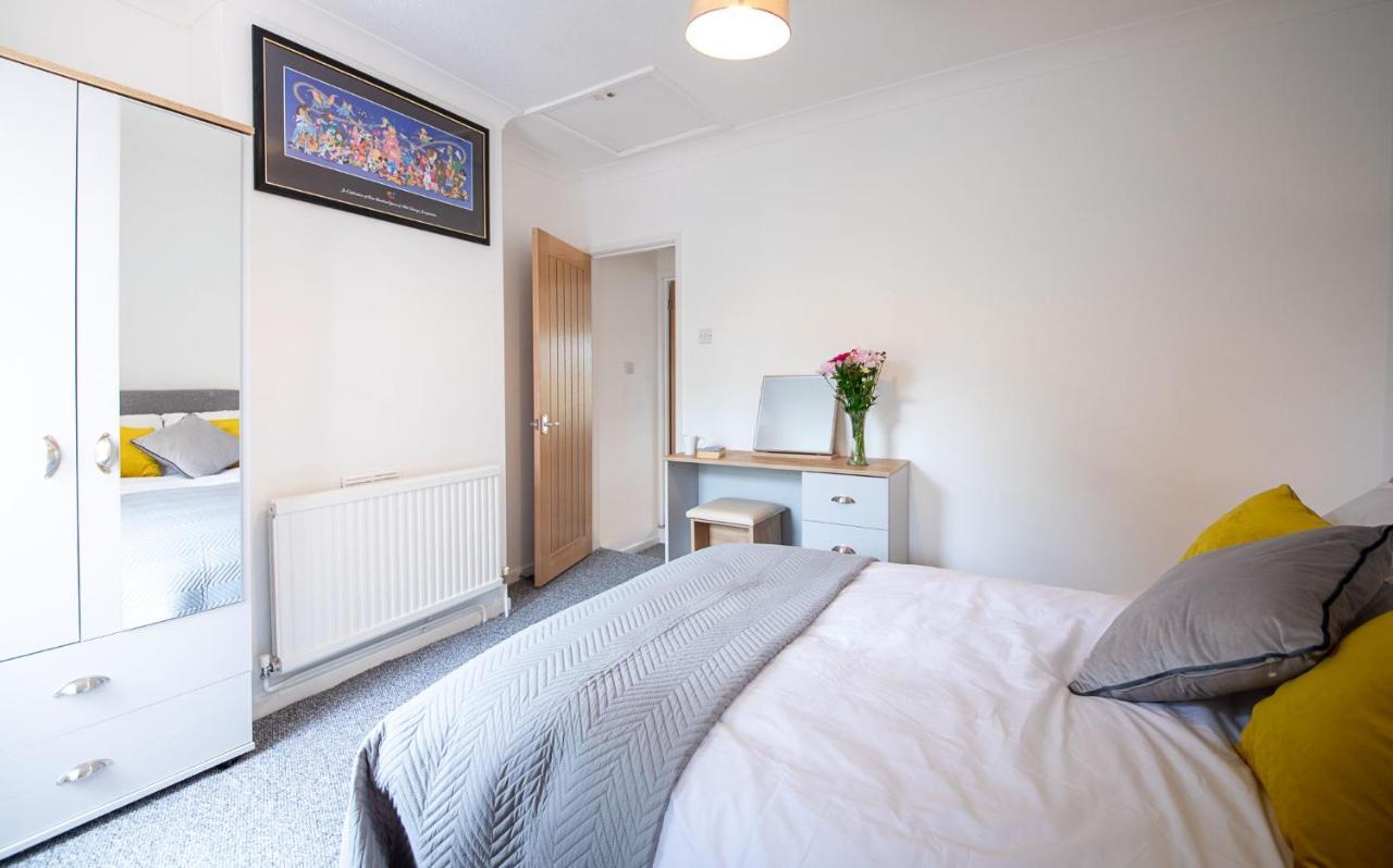 Bright 3 Bedroom Townhouse Near Centre *
