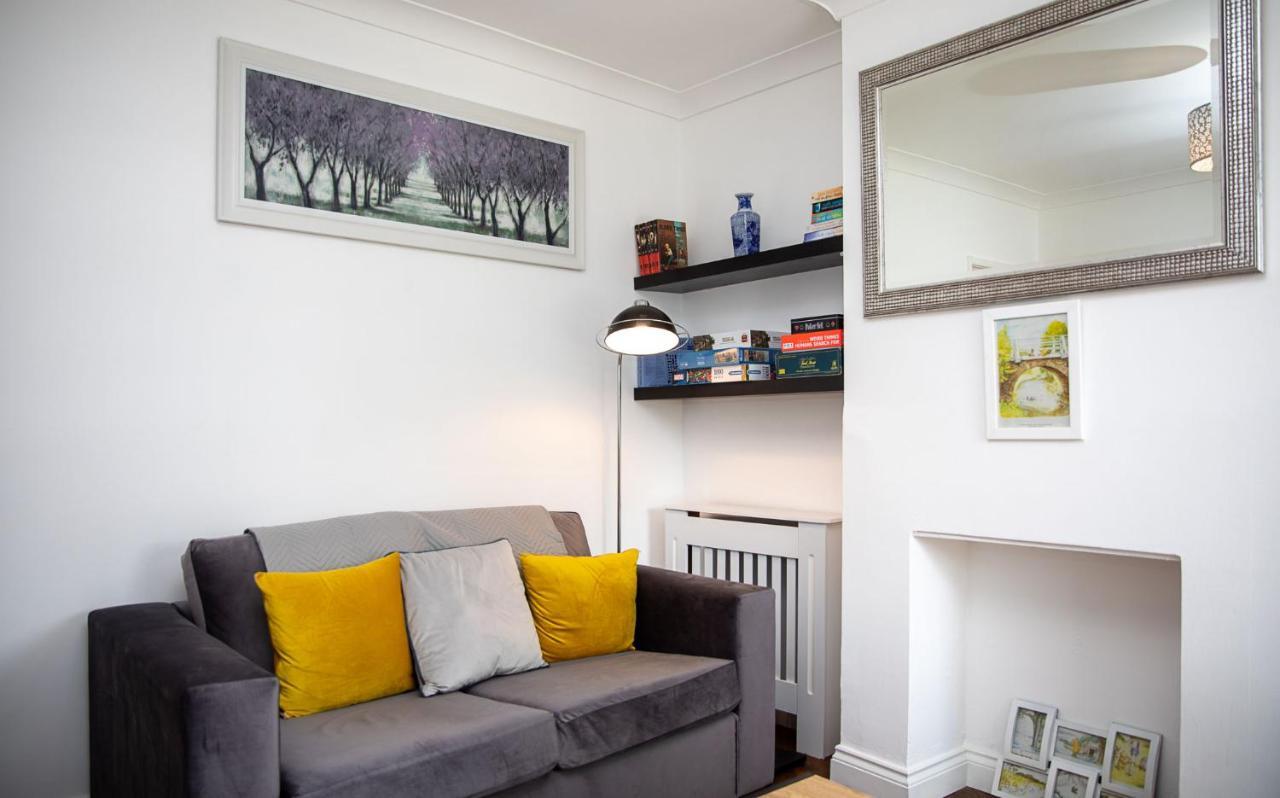 Bright 3 Bedroom Townhouse Near Centre Holiday home *