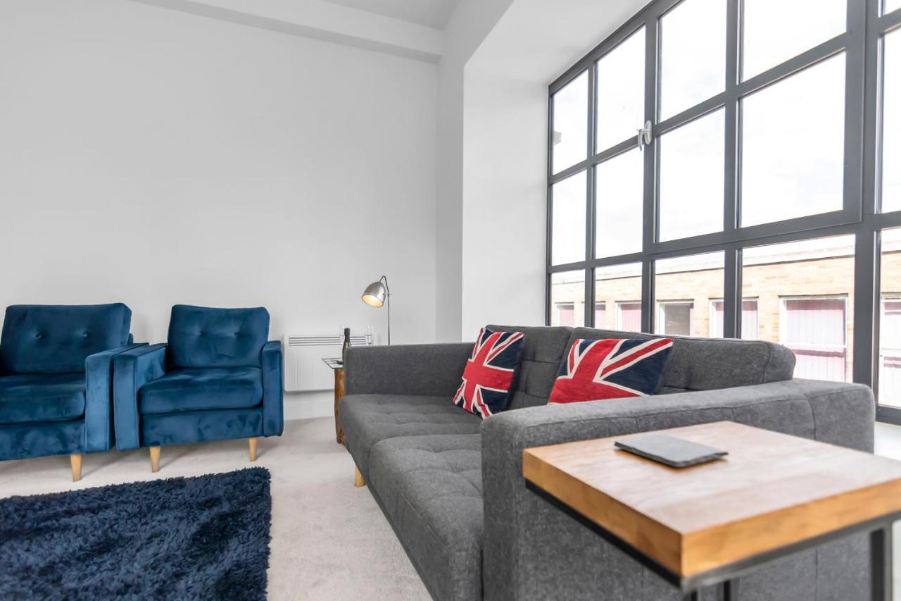 Furnished Modern Flat Overlooking Castle