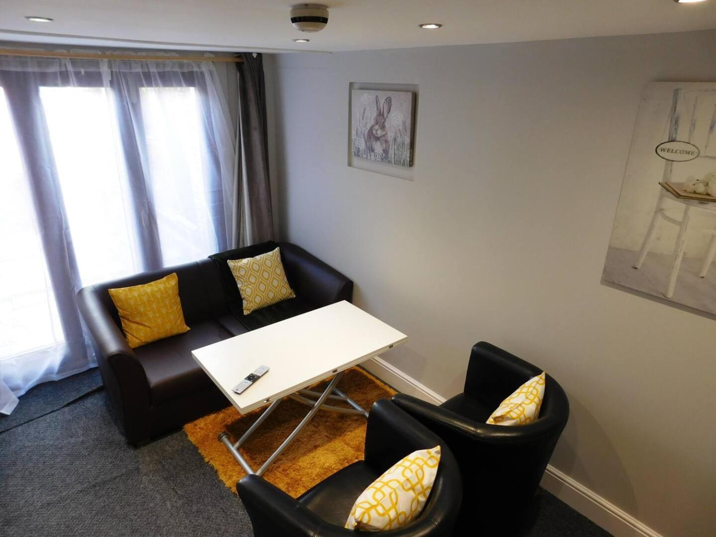 Aparthotel Center Ground Floor Flat With Patio &parking *