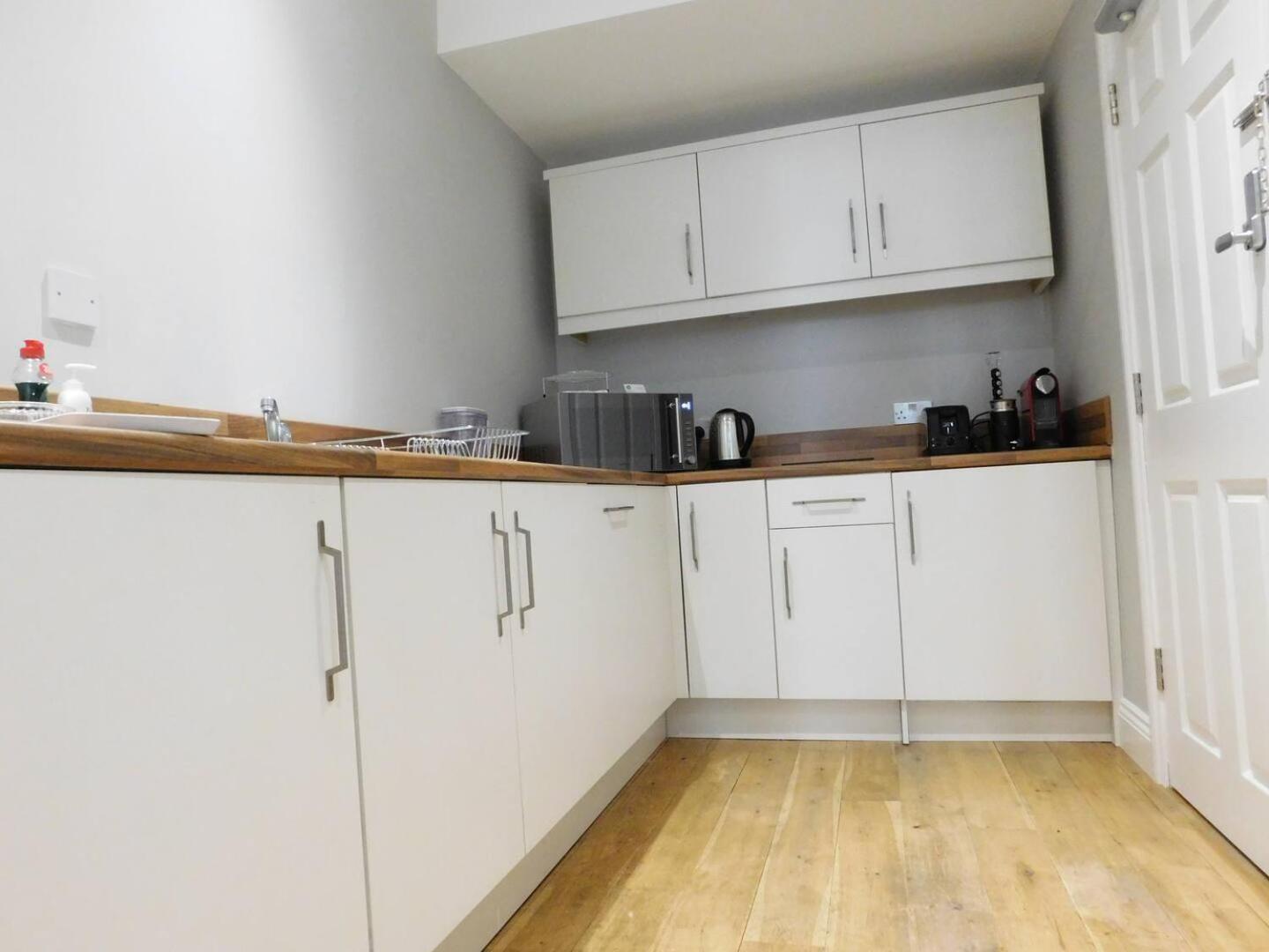 Center Ground Floor Flat With Patio &parking