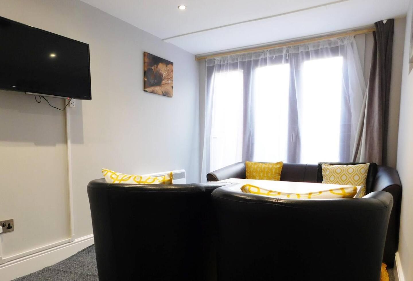 Aparthotel Center Ground Floor Flat With Patio &parking *
