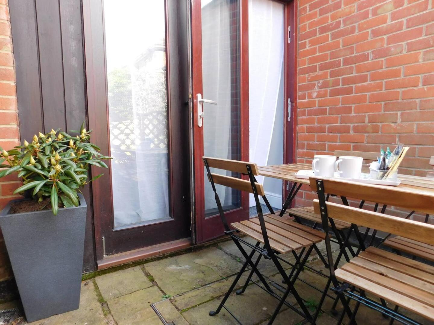 Aparthotel Center Ground Floor Flat With Patio &parking