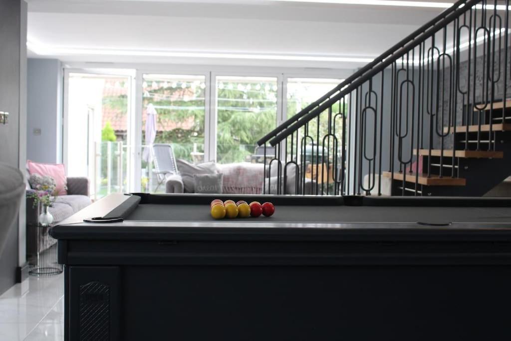 Moonsticks House - Exquisite Property, Sleeps 14 * Norwich