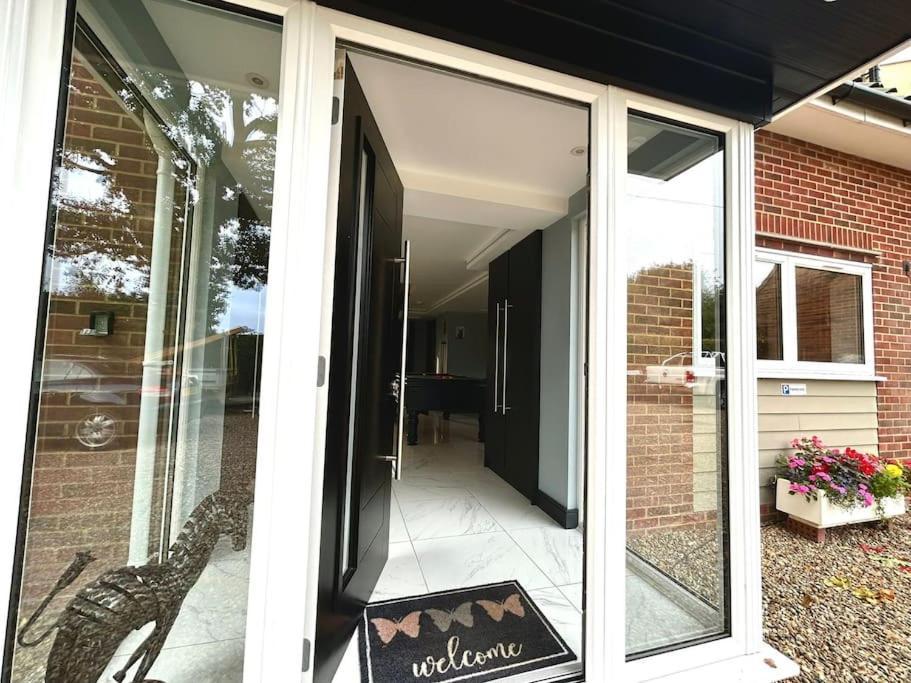 Holiday home Moonsticks House - Exquisite Property, Sleeps 14 Norwich
