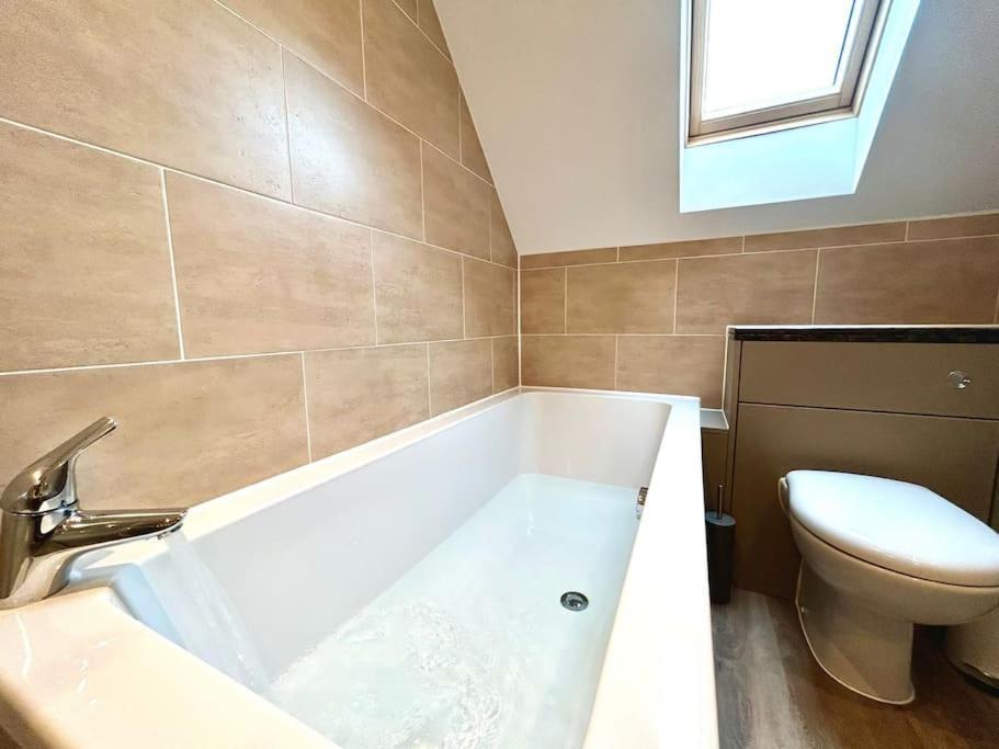 Moonsticks House - Exquisite Property, Sleeps 14 Holiday home