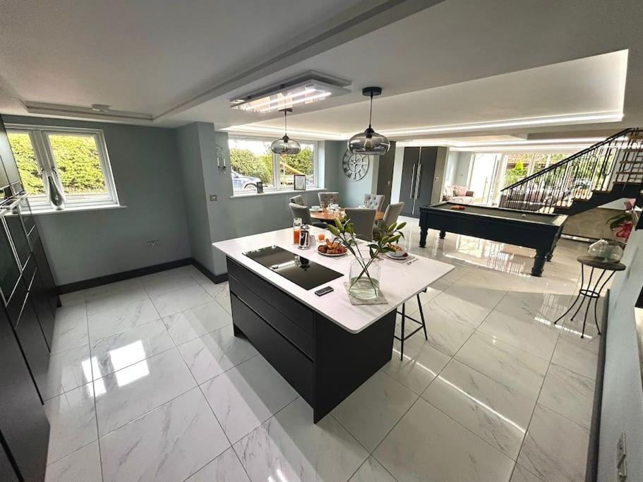Holiday home Moonsticks House - Exquisite Property, Sleeps 14 Norwich
