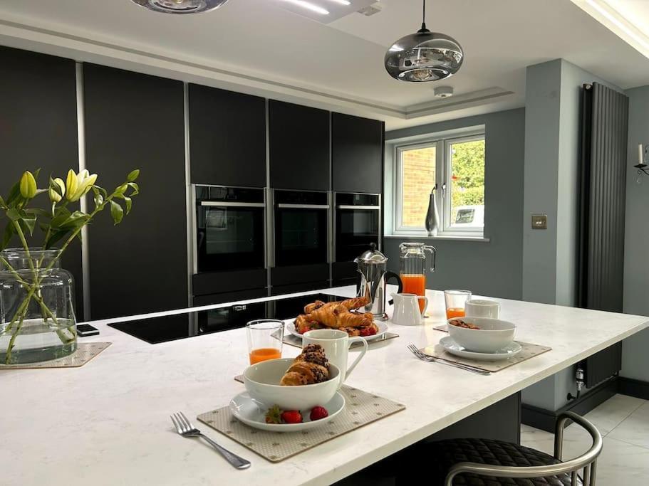 Holiday home Moonsticks House - Exquisite Property, Sleeps 14 *