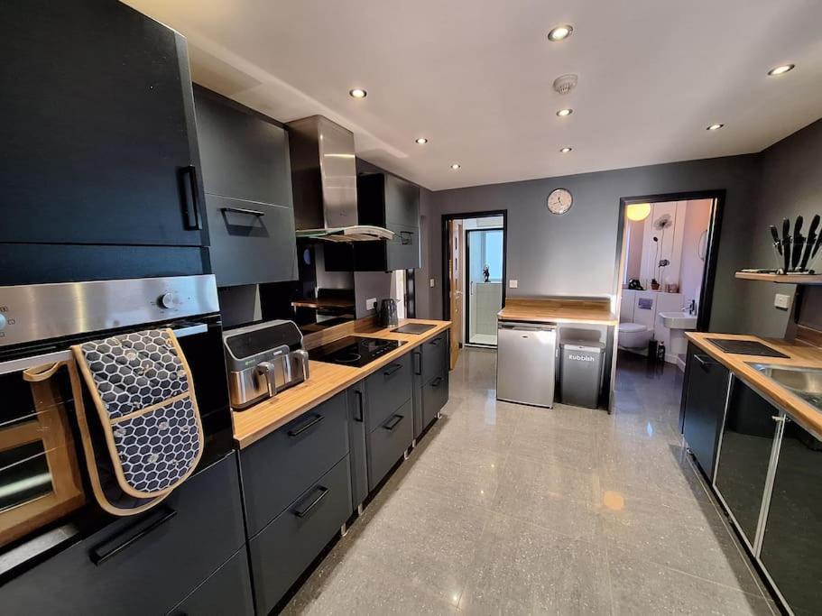 Moonsticks House - Exquisite Property, Sleeps 14 * Norwich