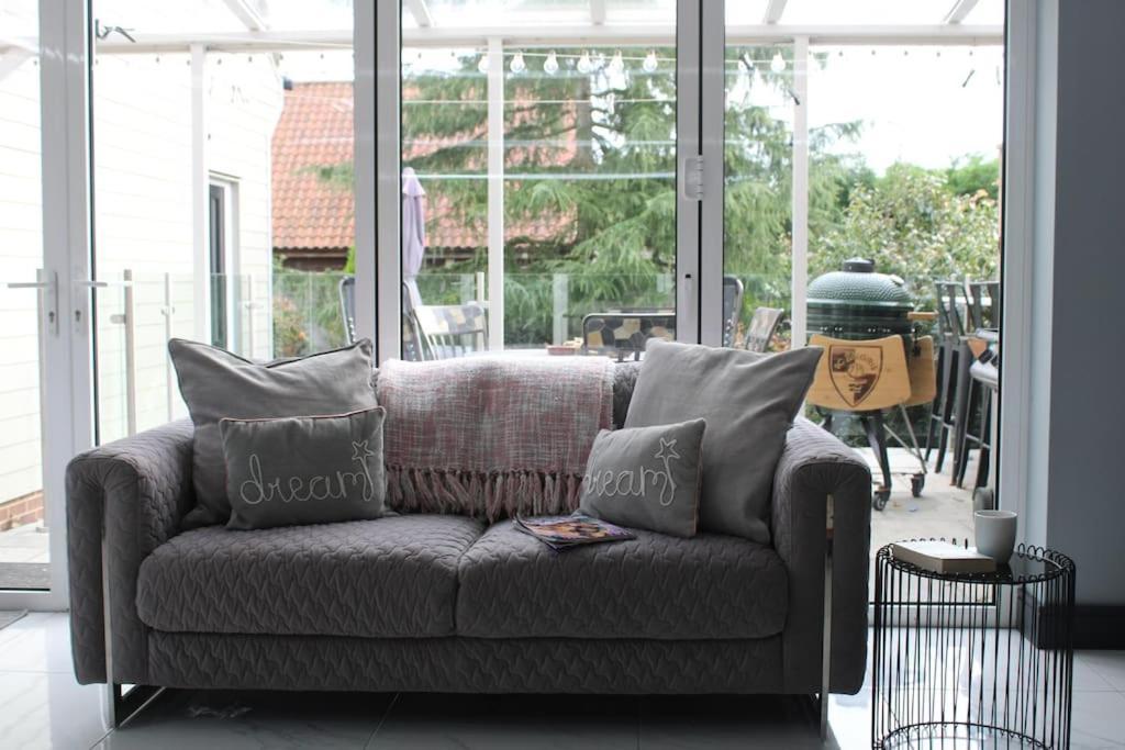 Moonsticks House - Exquisite Property, Sleeps 14 Holiday home Norwich