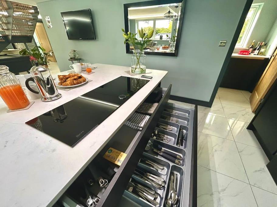 Moonsticks House - Exquisite Property, Sleeps 14 Holiday home Norwich