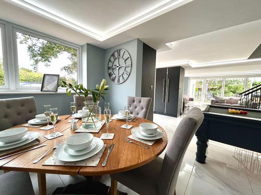Holiday home Moonsticks House - Exquisite Property, Sleeps 14