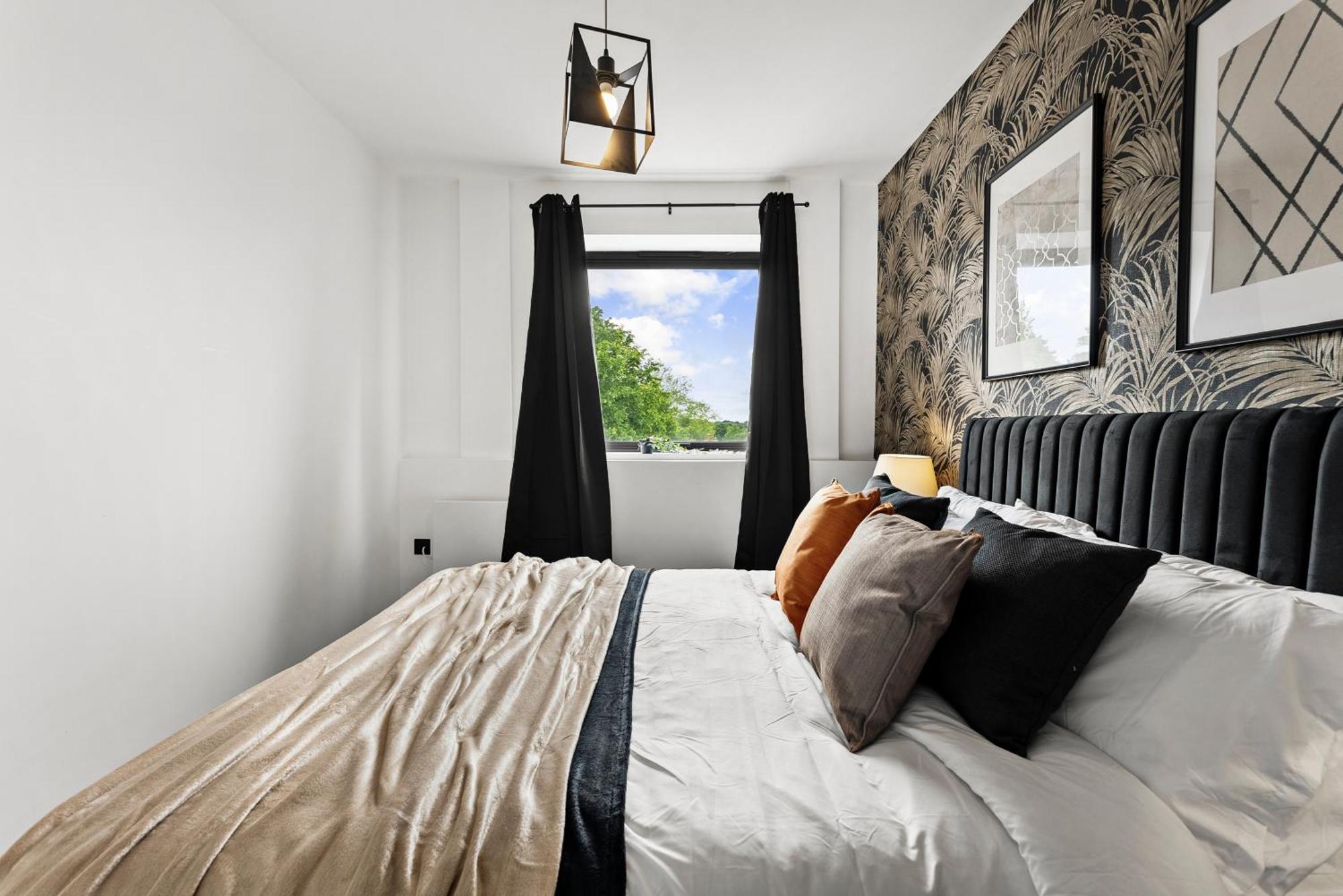 Apartment Charming 2-bedroom Flat In *