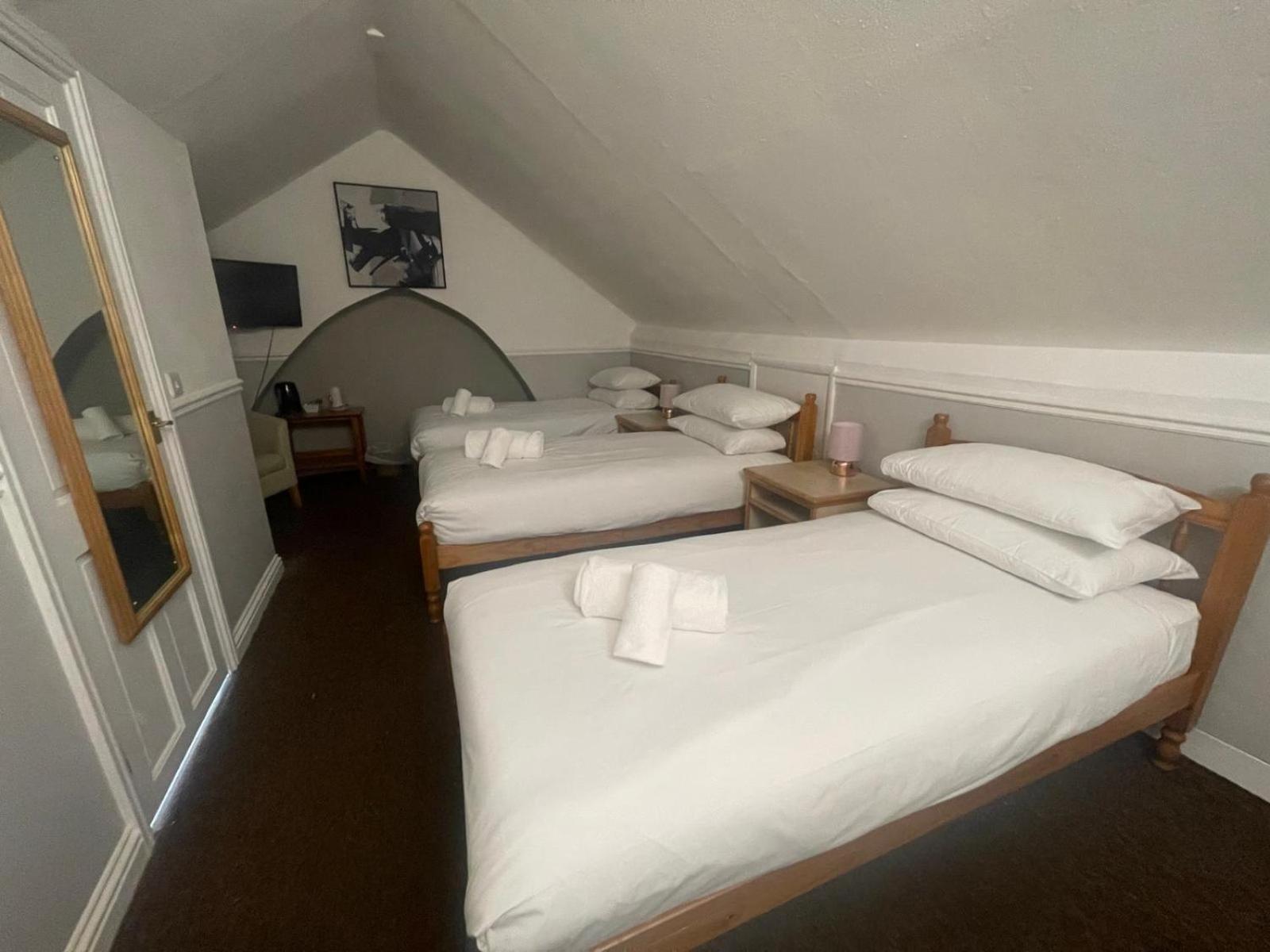 Central Hotel 2*