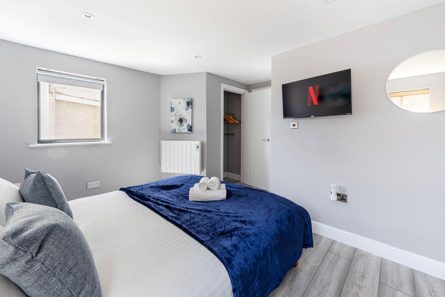 2 Bedroom -beautiful And Stylish Ensuite With Parking Holiday home