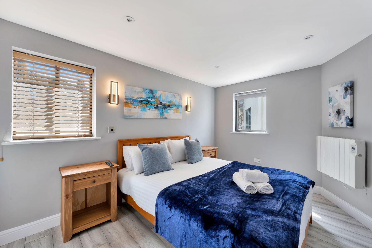2 Bedroom -beautiful And Stylish Ensuite With Parking *