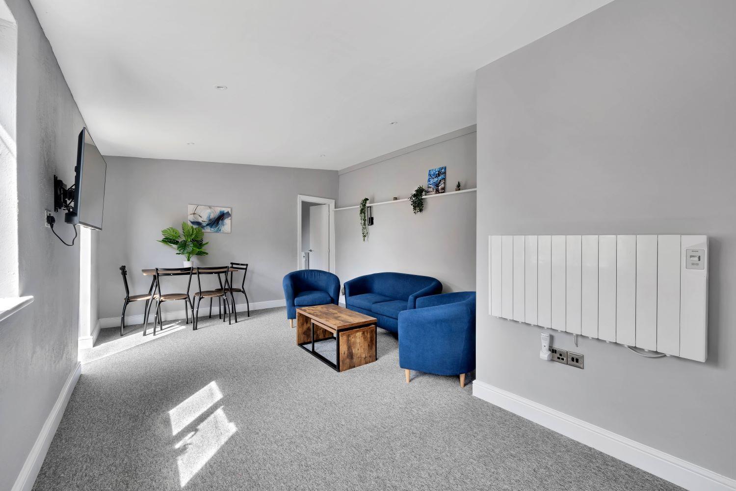 2 Bedroom -beautiful And Stylish Ensuite With Parking Holiday home *