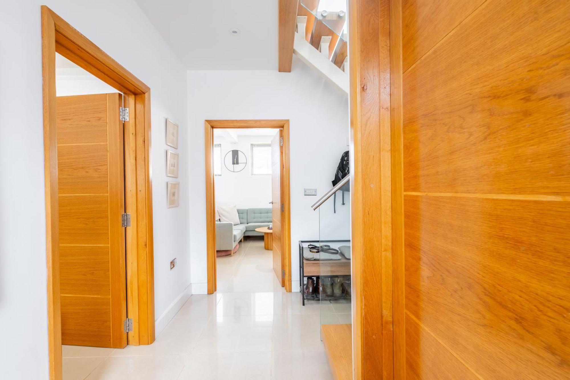 Swift Host - Sleeps Up To 6 - Panoramic Views - City Centre - Parking