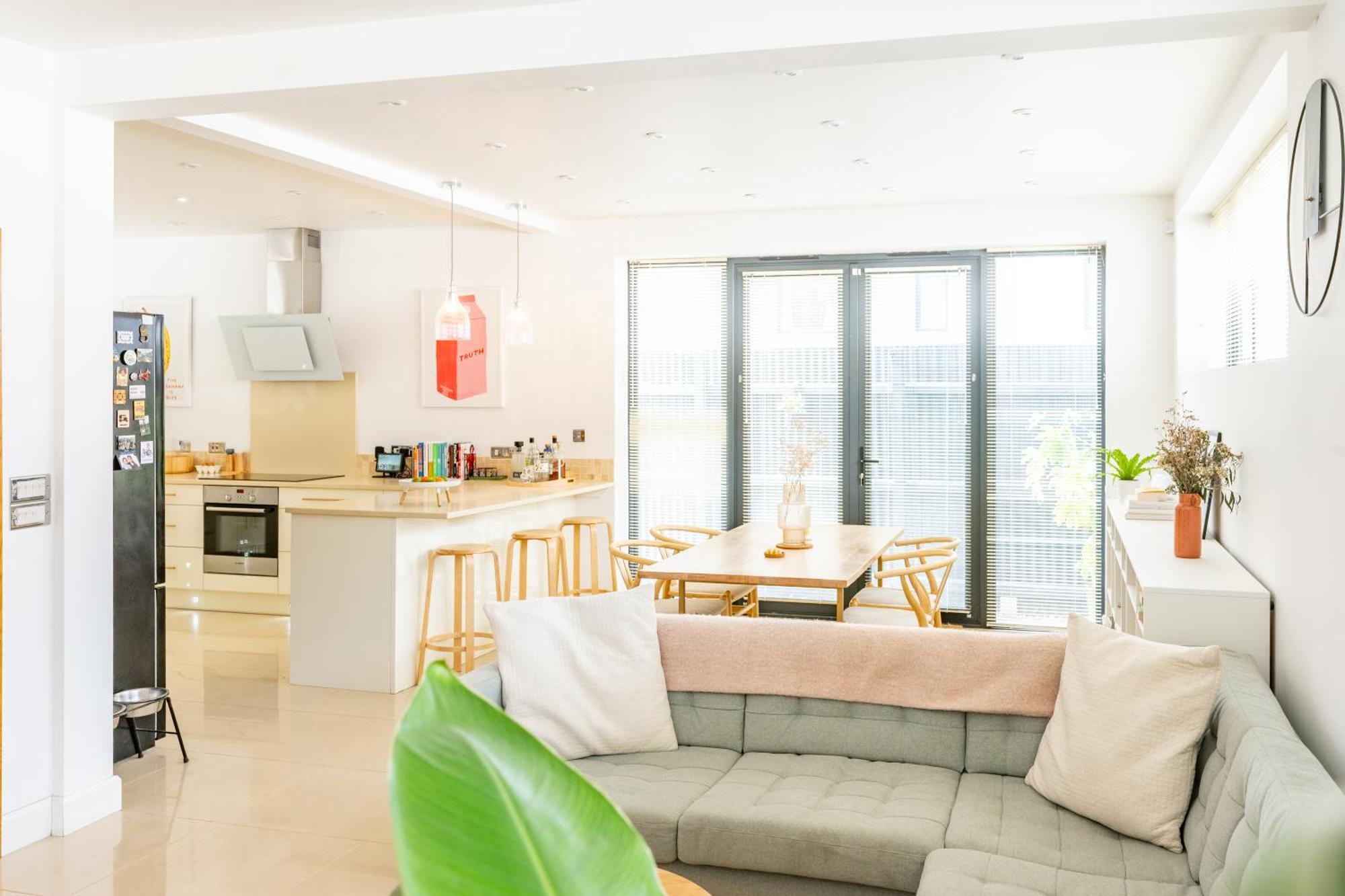 Swift Host - Sleeps Up To 6 - Panoramic Views - City Centre - Parking
