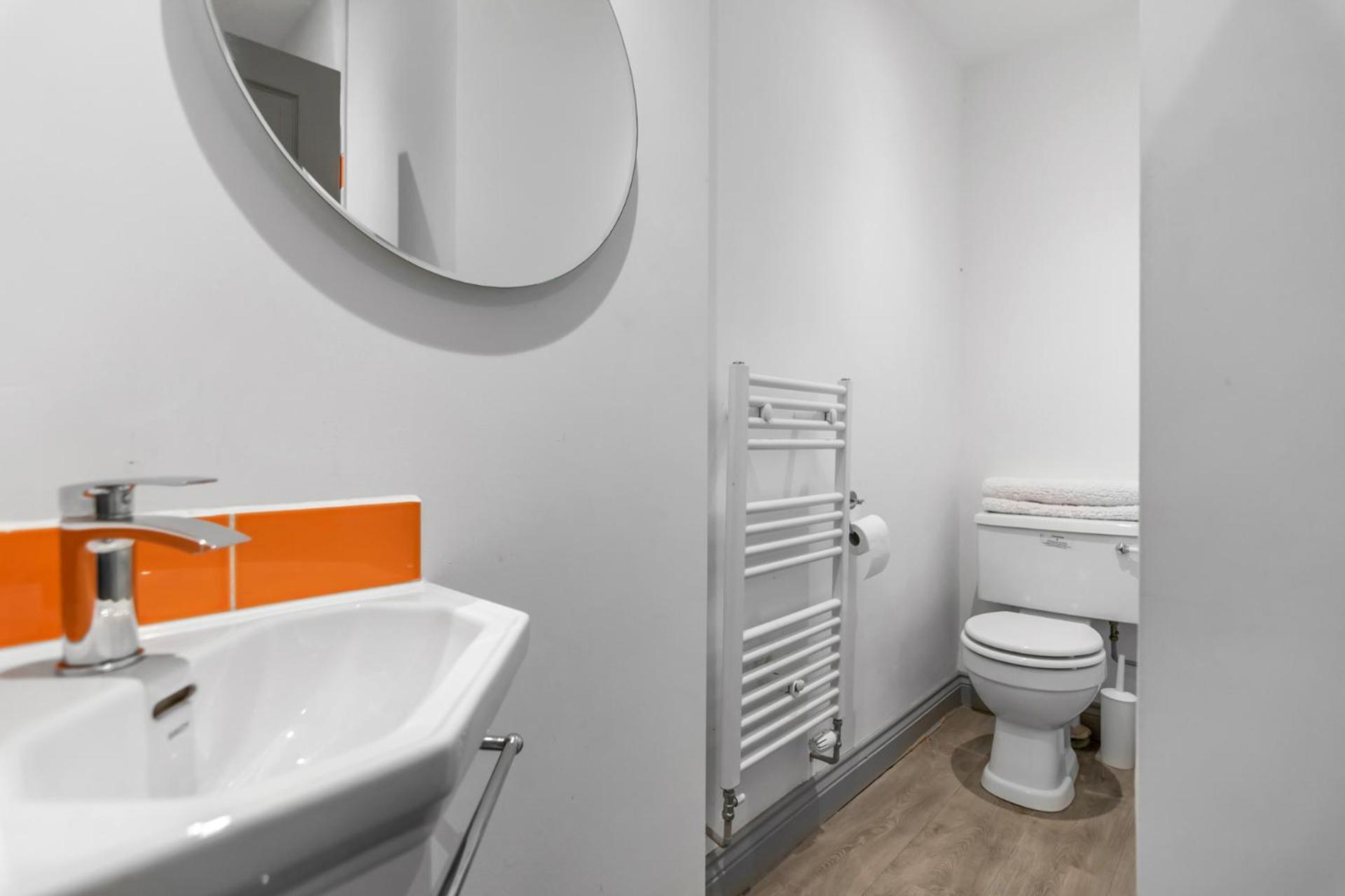 7 Bed House Pitchford Road Holiday home