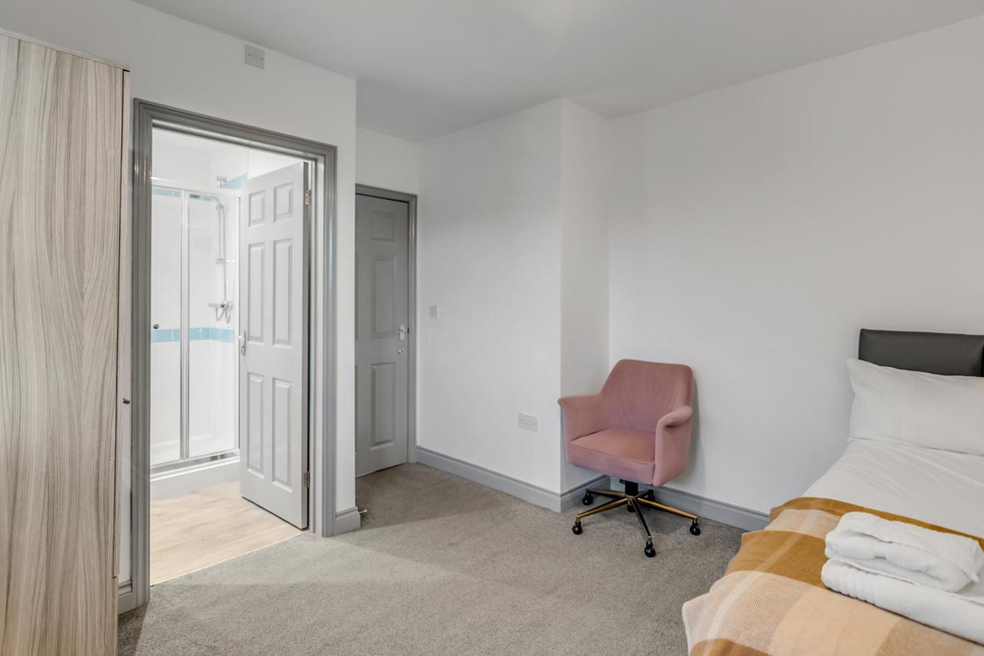 Holiday home 7 Bed House Pitchford Road *