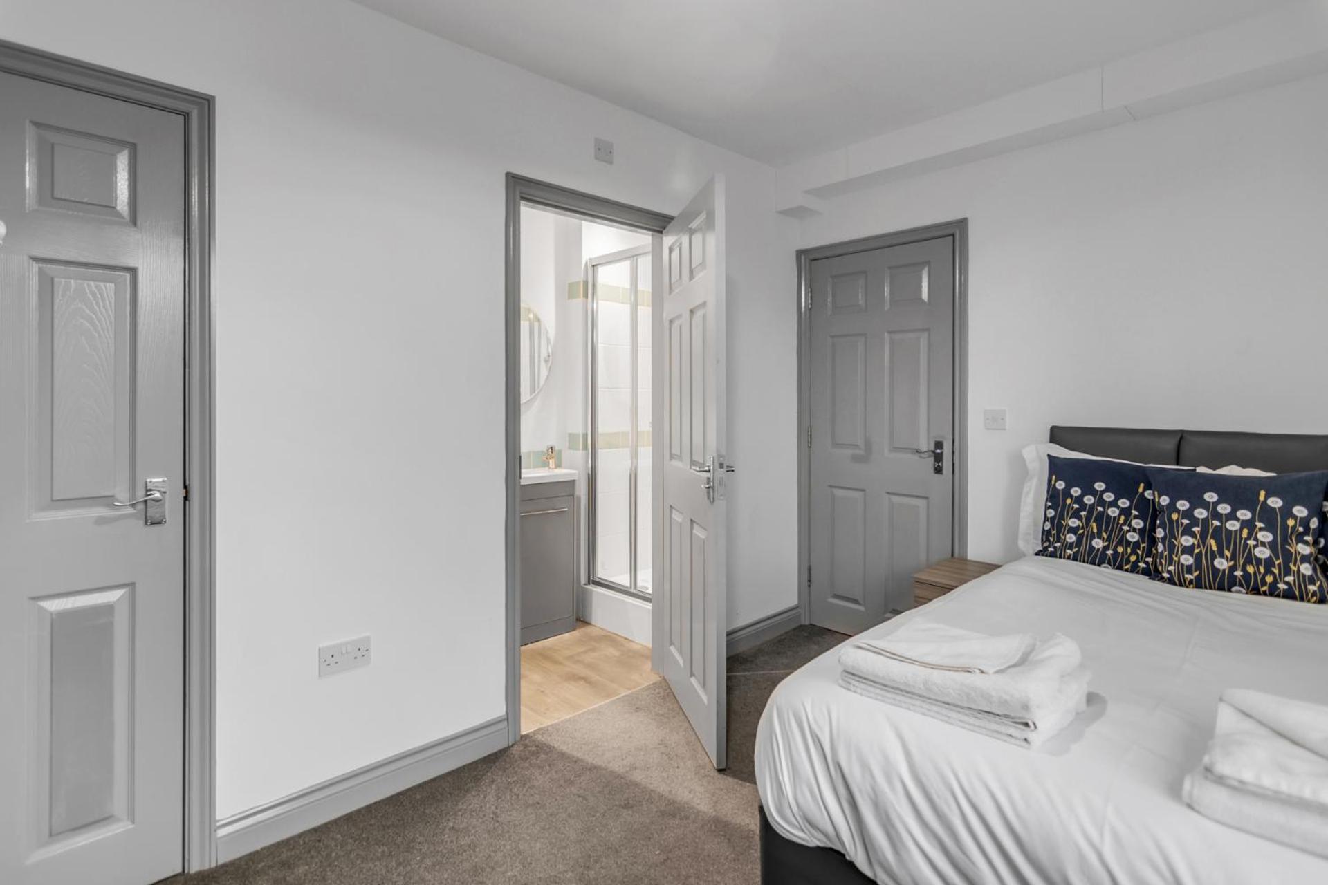 7 Bed House Pitchford Road Holiday home