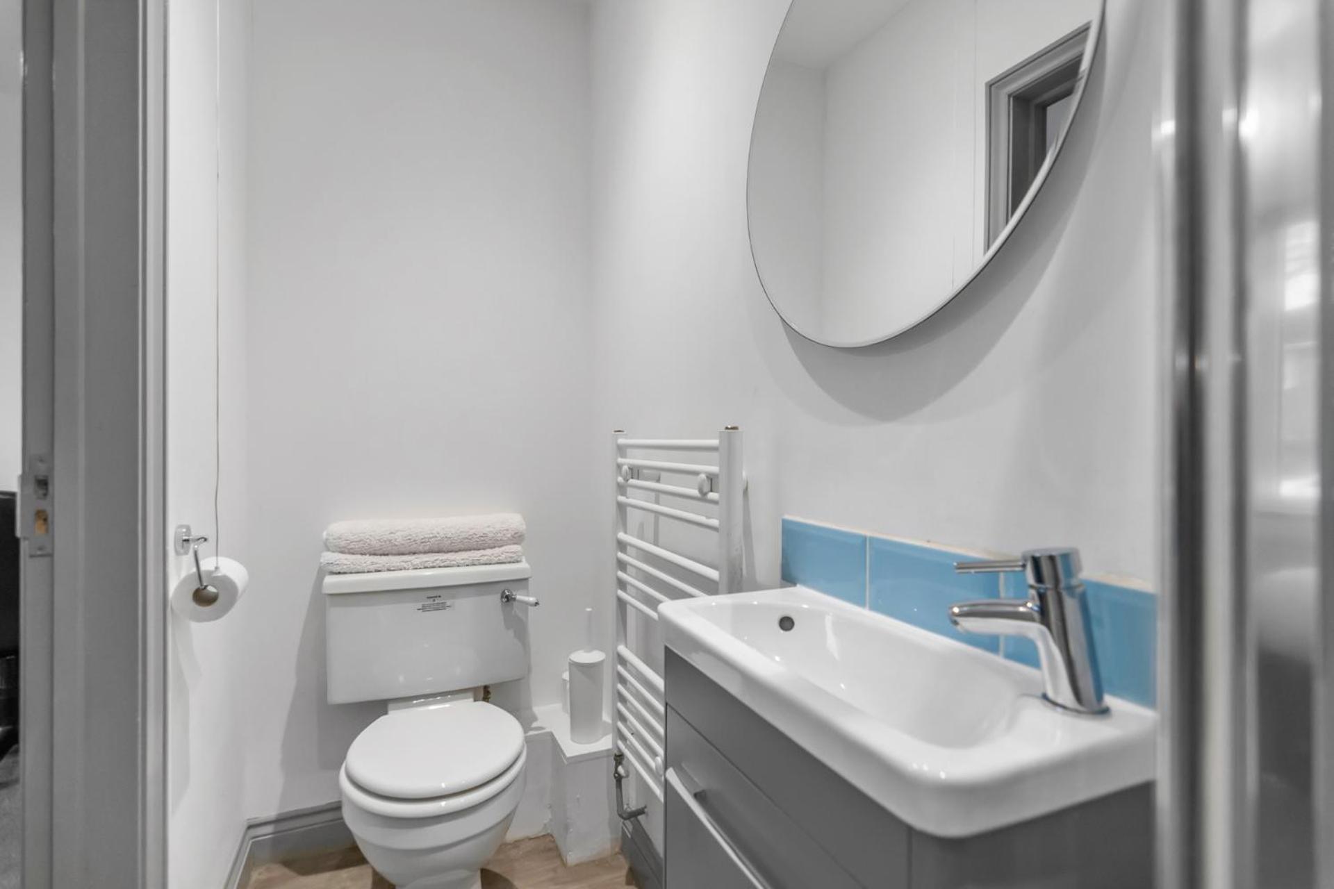 7 Bed House Pitchford Road Holiday home *