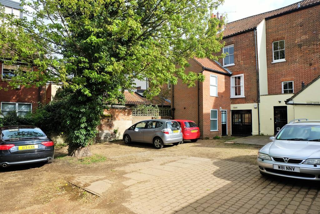 Upper St Giles Apartment *
