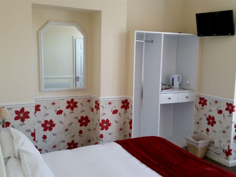 Central Hotel 2*